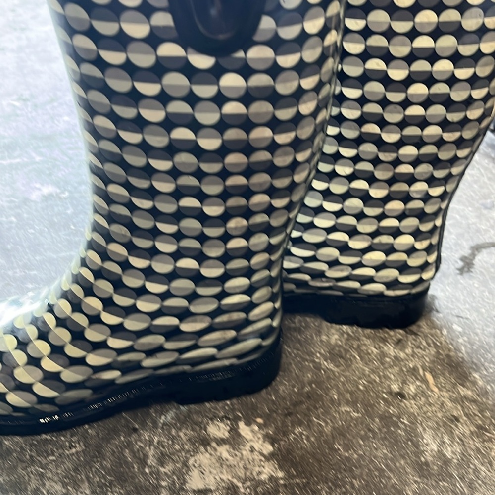 Capelli Black tall rain boots with cream & grey. Adjustable buckle top of boot - Picture 5 of 7